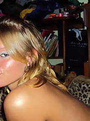 Blondie teen shows why is the most popular girlie in her college.