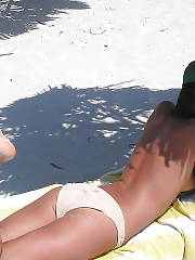 Hot oriental gf showing her pretty tities in a public beach.