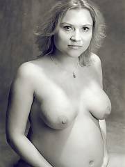 Sexy & hot pregnant mom - unbelievable hot mom always willing to show off.  i think she looks so hot when shes showing