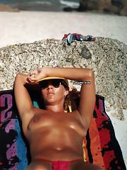 Amateur topless on the beach